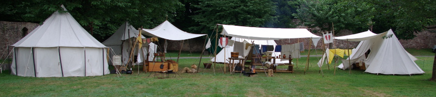 Das Lager der Freien Bogenschützen zu Lutra während einer Mittelalterwoche im August 2013 auf der Burg Neuenbürg; 75305 Neuenbürg
